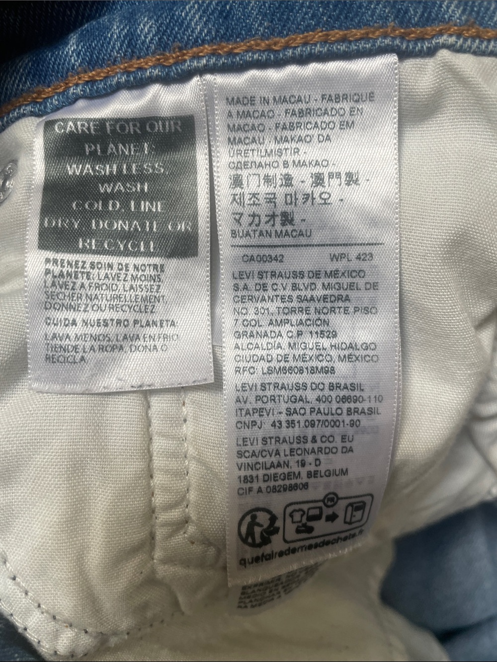 Classic Woman's or Men's Light Blue Denim Jeans - Picture 6 of 8